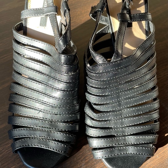 Forever 21 black wedge shoes - Picture 1 of 3